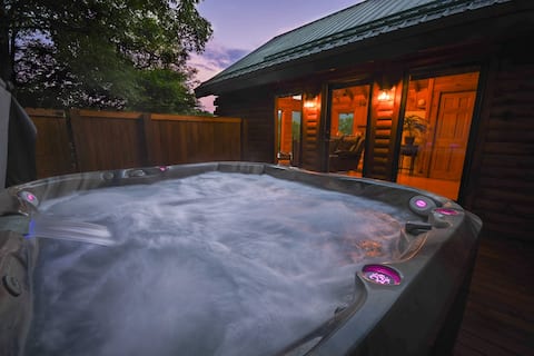 ✧Classic Cabin - Hot Tub, A/C - NO CLEANING FEE!
