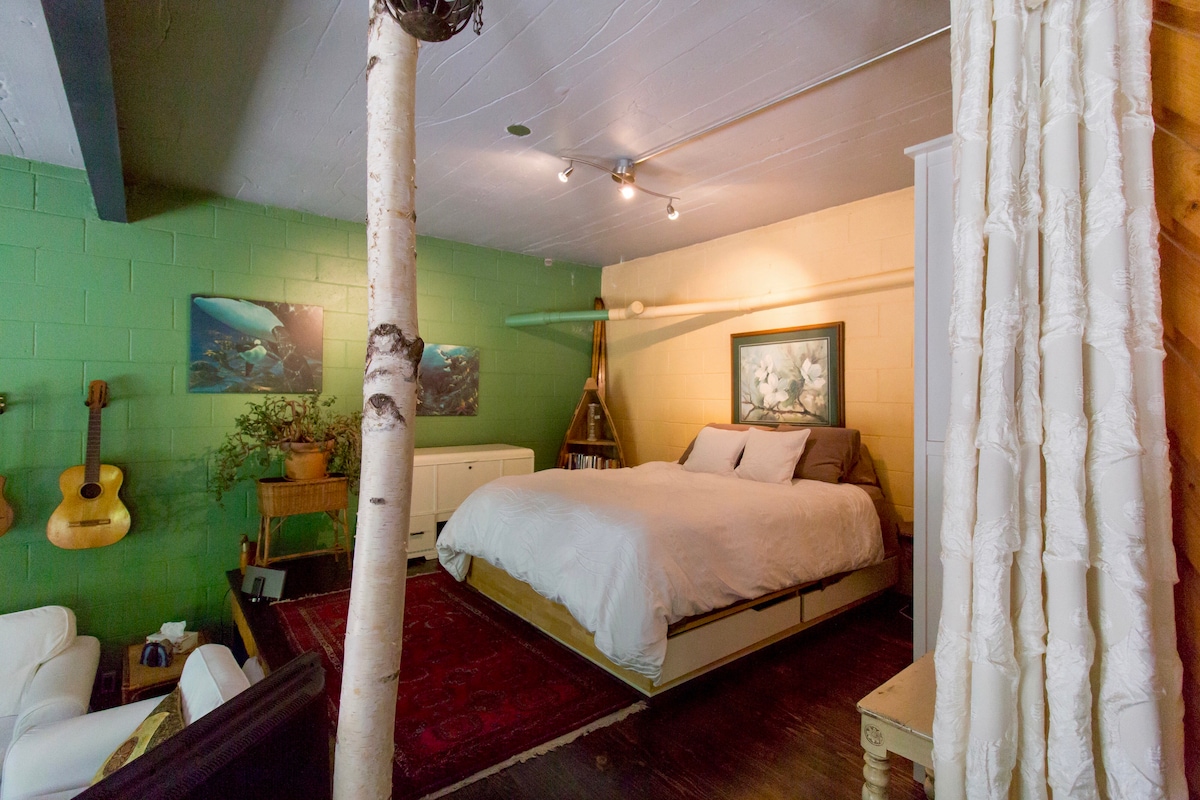 Bračni krevet (širok 150 - 179 cm), spava