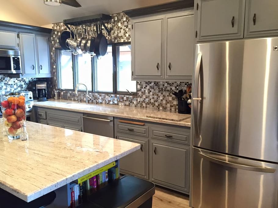 Stainless steal & granite. All Bosch appliances.