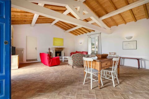 Donkeys and Roses - La casa della Serra