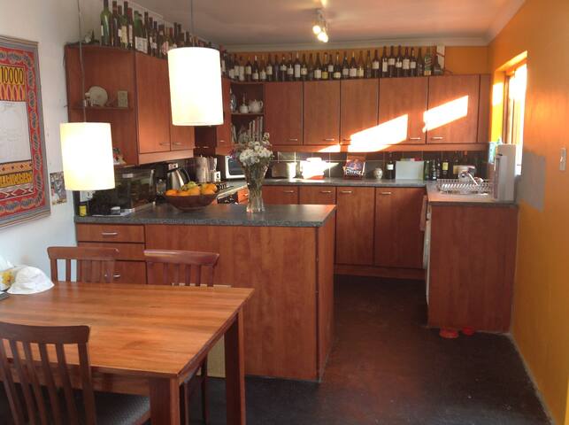 Sunny & spacious home in hip neighborhood gallery image 2