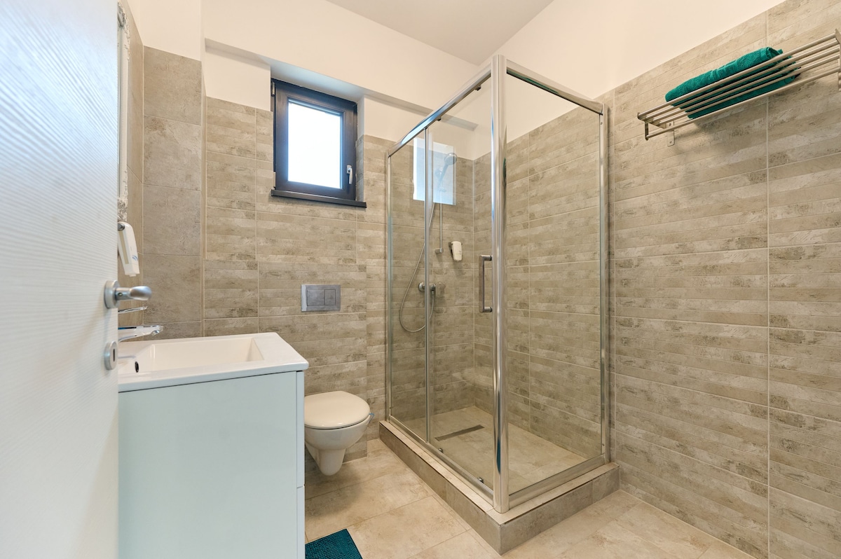 Aqua Vista Emerald FrontSea Mamaia — Apartment — sea-view vacation rental at Mamaia-Sat, Romania, Constanța, Romania — property photo 6 | Aqua Vista Rentals