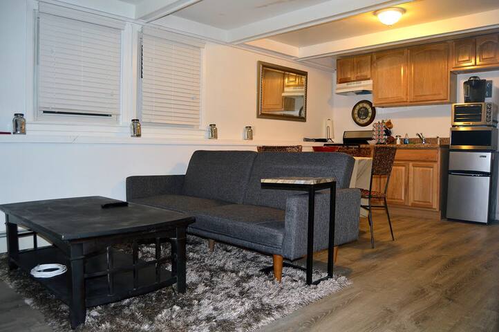 Cozy 2 Bedroom In Convenient Central Location