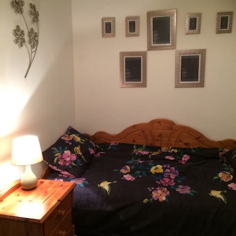 Single bedroom, clean and comfy