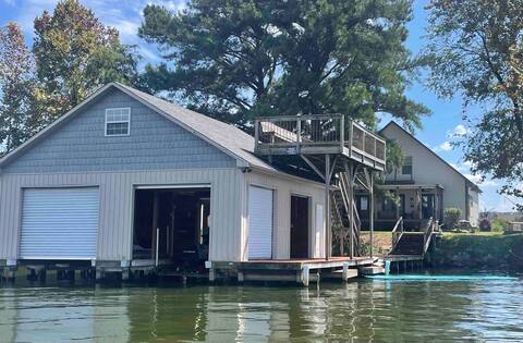 Lake Living on Lake Guntersville