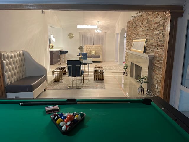 huge and beautiful 7bedrooms woodland hills house