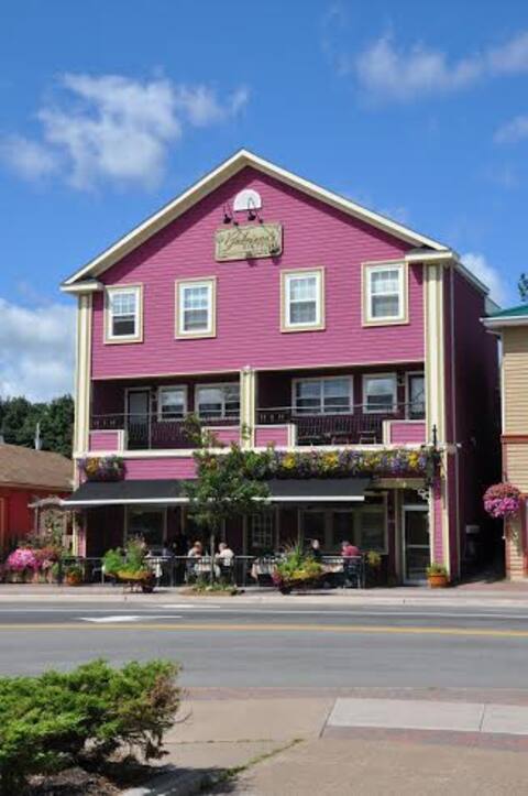 Gabrieau's Main St Apartment