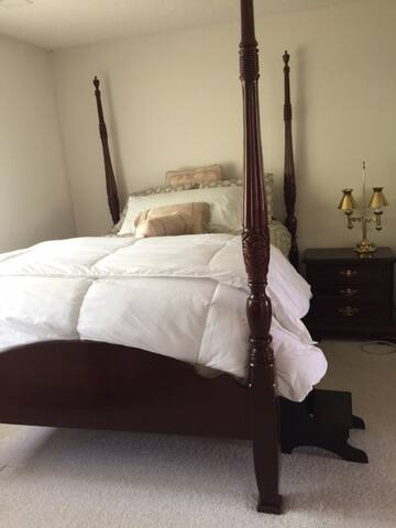 Beautiful Maple Grove Home gallery image 4