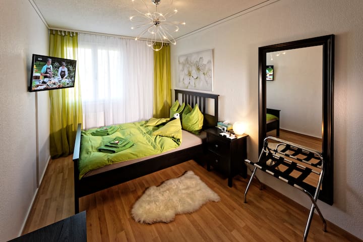 Queensize-Zimmer - Max Aviation Apartments