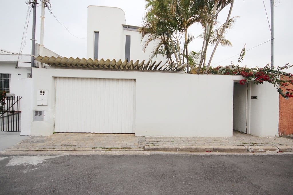 Fachada da casa em rua sem saída