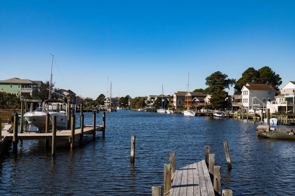 Rent kayaks/paddle boards OR bring your own to this Canal-front getaway!