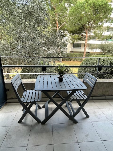Propriété Airbnb réussie: Nice studio on wooded park and river à Montpellier