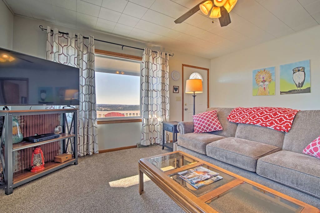 With 3 bedrooms and 2 bathrooms, this cozy cottage comfortably accommodates up to 8 guests.