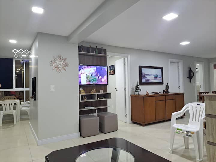 Მისაღები ოთახი 42-დუიმიანი სანსუნგის ტელევიზორით 