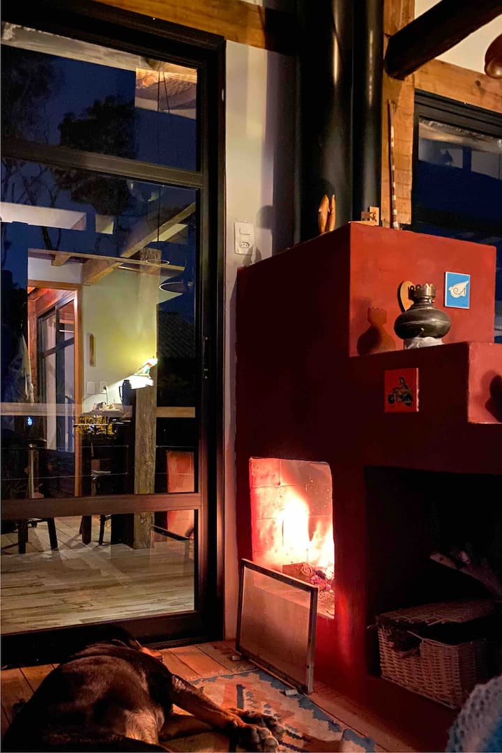 אח לימים קרים.

אח כדי להתחמם בימים קרים.