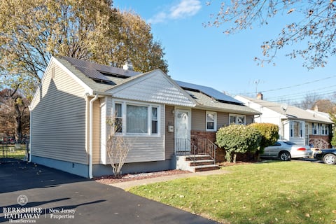 Fully Updated Private Entry Unit, 45 mins from NYC