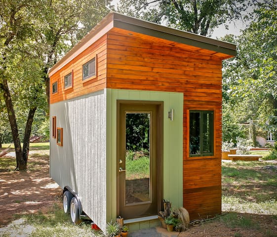 Tiny House: Easy access to Downtown ATX & Eastside