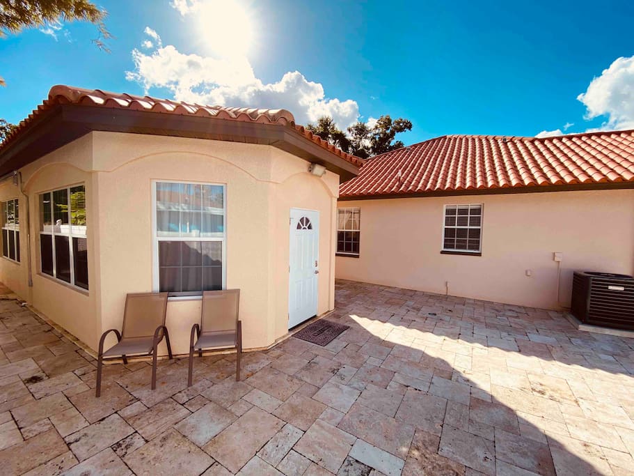 Beautiful & Private Guest House Guesthouses for Rent in Tampa