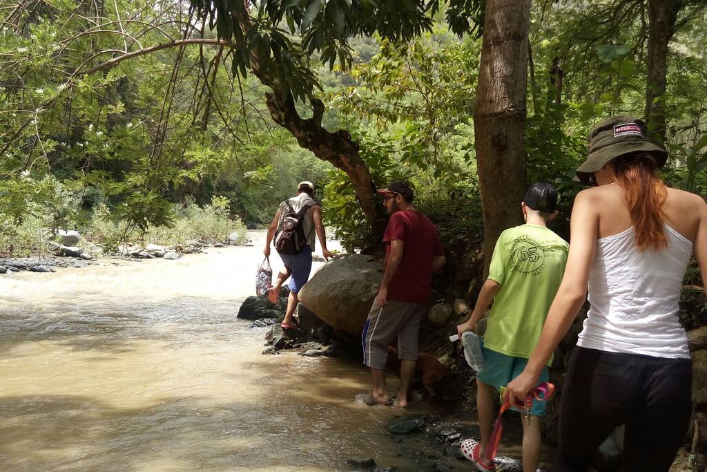 Propiedad de 4.000 m2 rodeada por el Rió Tonusco con con playa privada árboles frutales y espacio para el deporte la relajación y la aventura