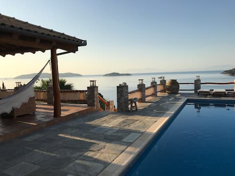 Hakunamatata, beautiful villa near the beach .