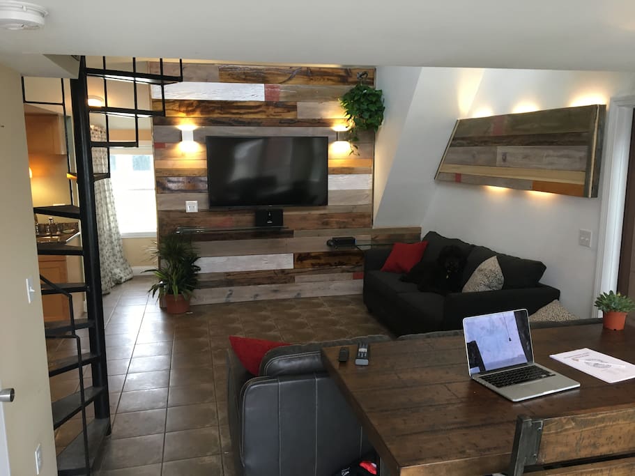 comfy seating for 6 or 7 in the main room. wicked open floorpan ; )