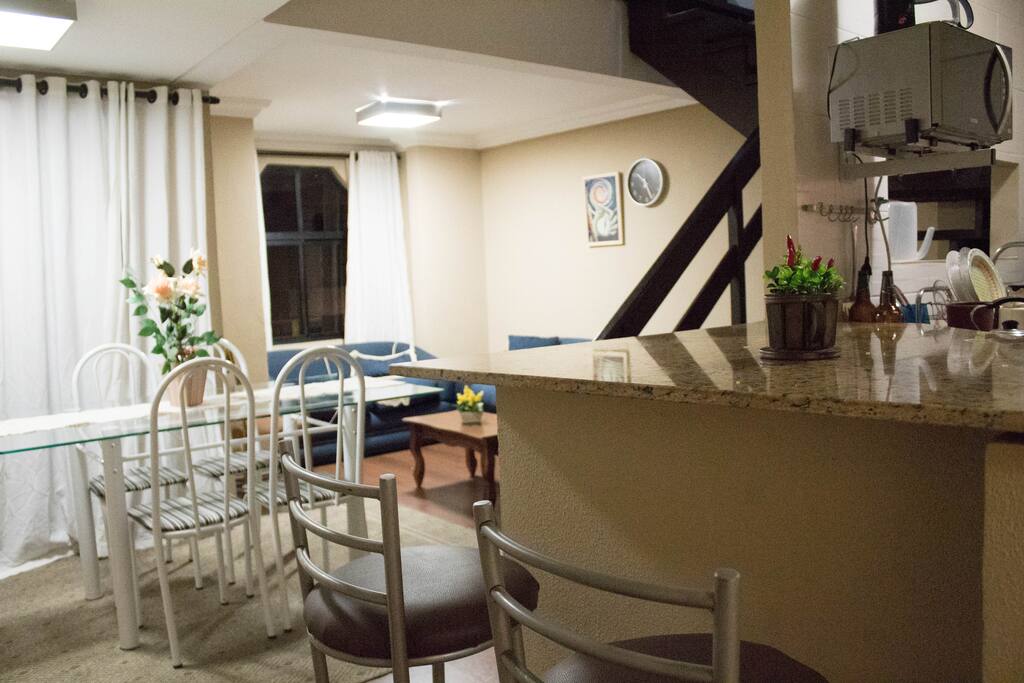 Sala dois ambientes com sacada