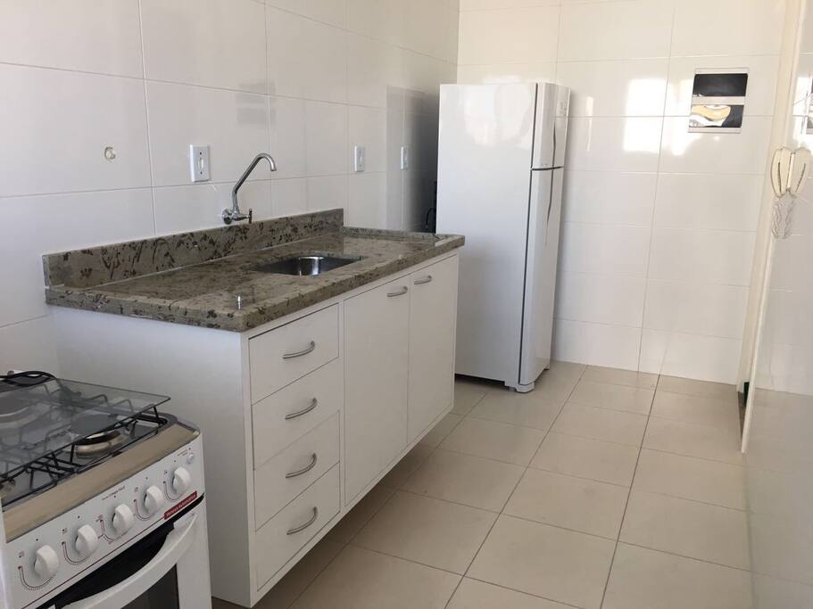 Cozinha com Geladeira e Fogão