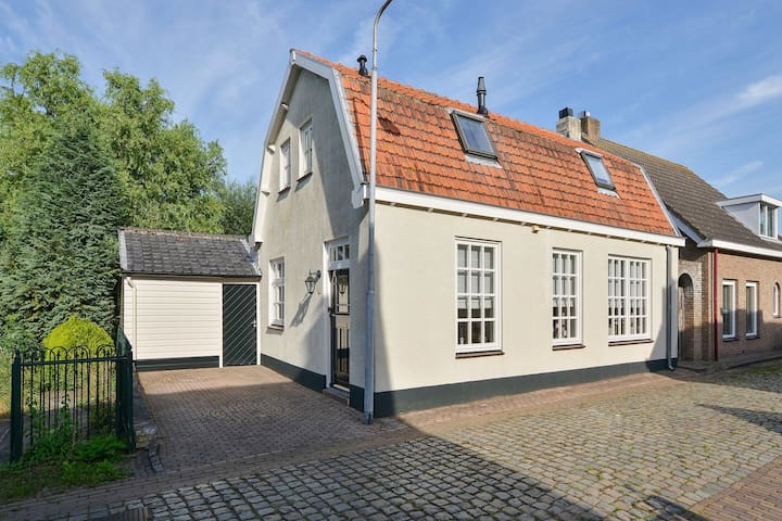 Cozy house with a view in Terheijden