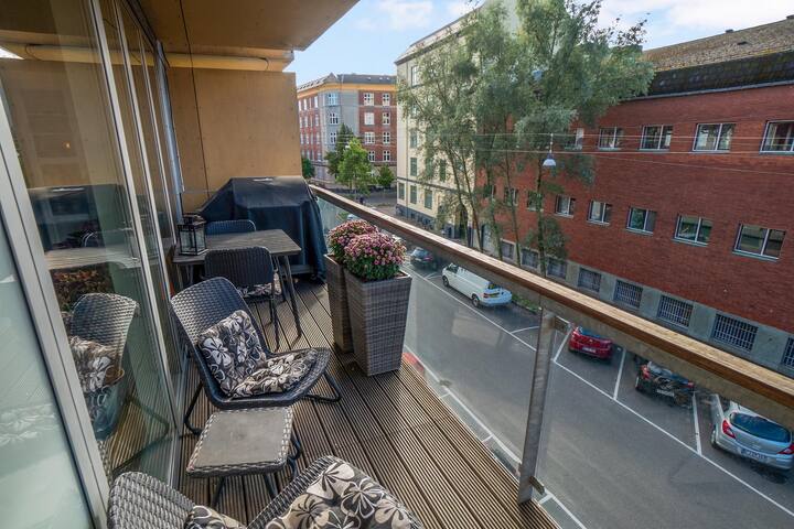 ★100m2 Apartment / huge balcony / 1min from metro