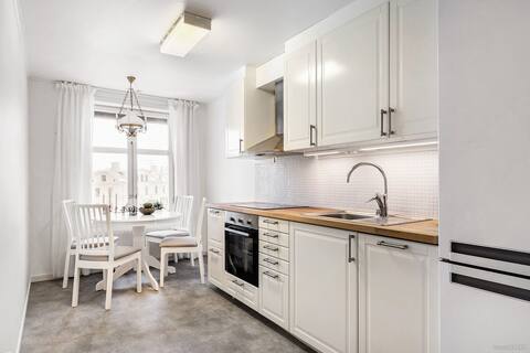 Central large apartment with great view!