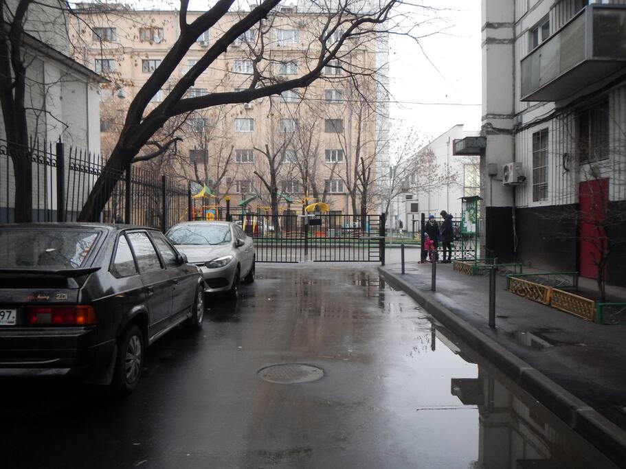 Закрытый охраняемый двор.