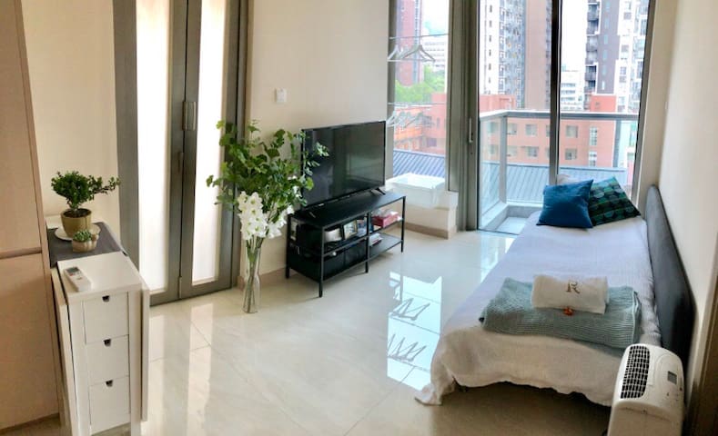 Brand new - hotel style - walk to Central