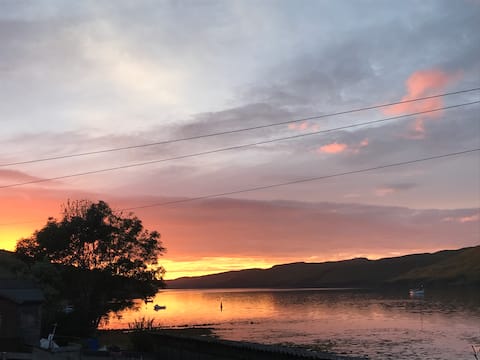 5 Harport, Carbost, Beautiful Loch side home.