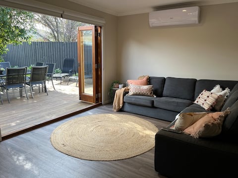 Popular Airbnb listing: Inverloch Luxury Retreat - 5 mins walk to beach in Bass Coast Shire