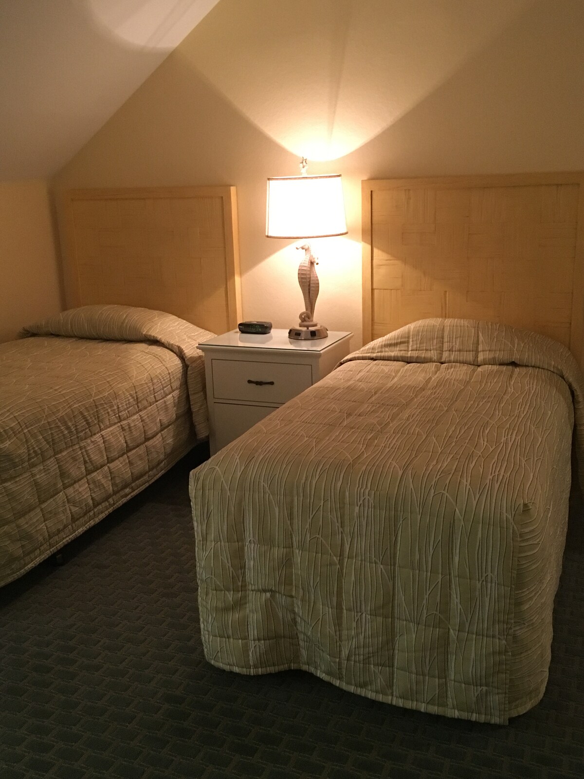 Segundo dormitorio con dos camas individuales 