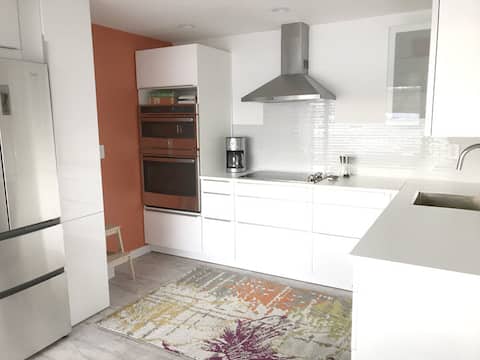 Sunset Point Waterfront Apartment