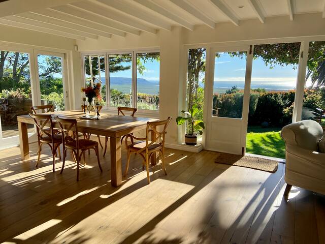 Noordhoek, home with beautiful sea views (solar) gallery image 4