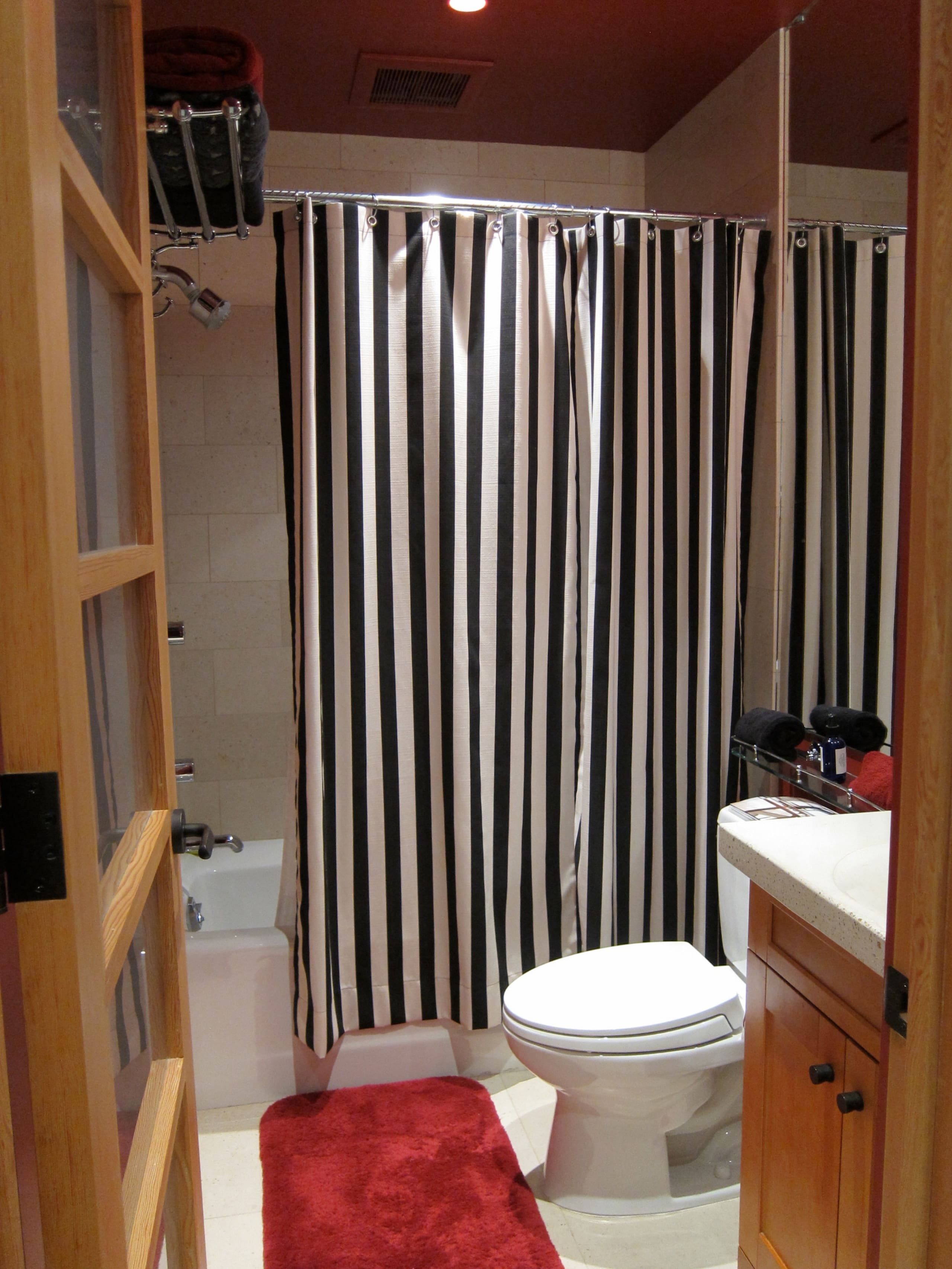 Home in San Francisco · ★4.93 · 3 bedrooms · 3 beds · 2.5 baths - Image 12