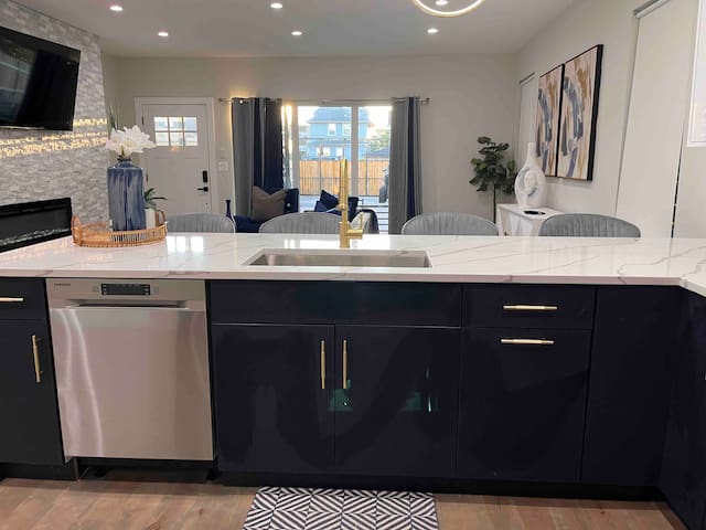 Modern Home ~20 min from Downtown