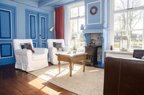 Original island house Tietschia with bedstee