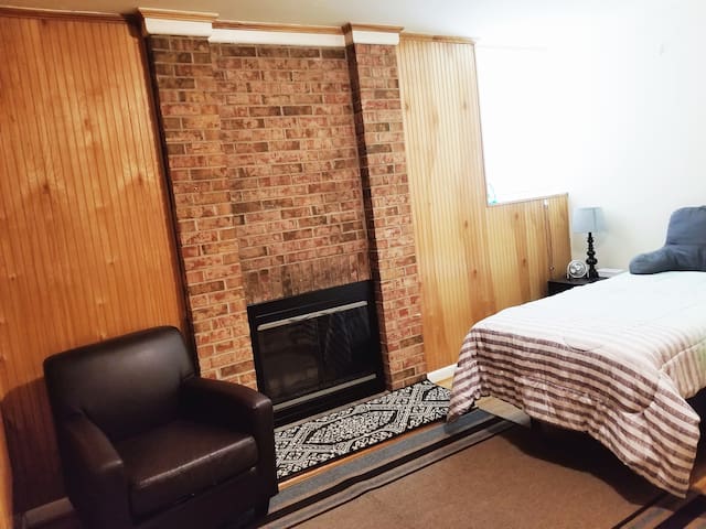 Clean & Cozy Room