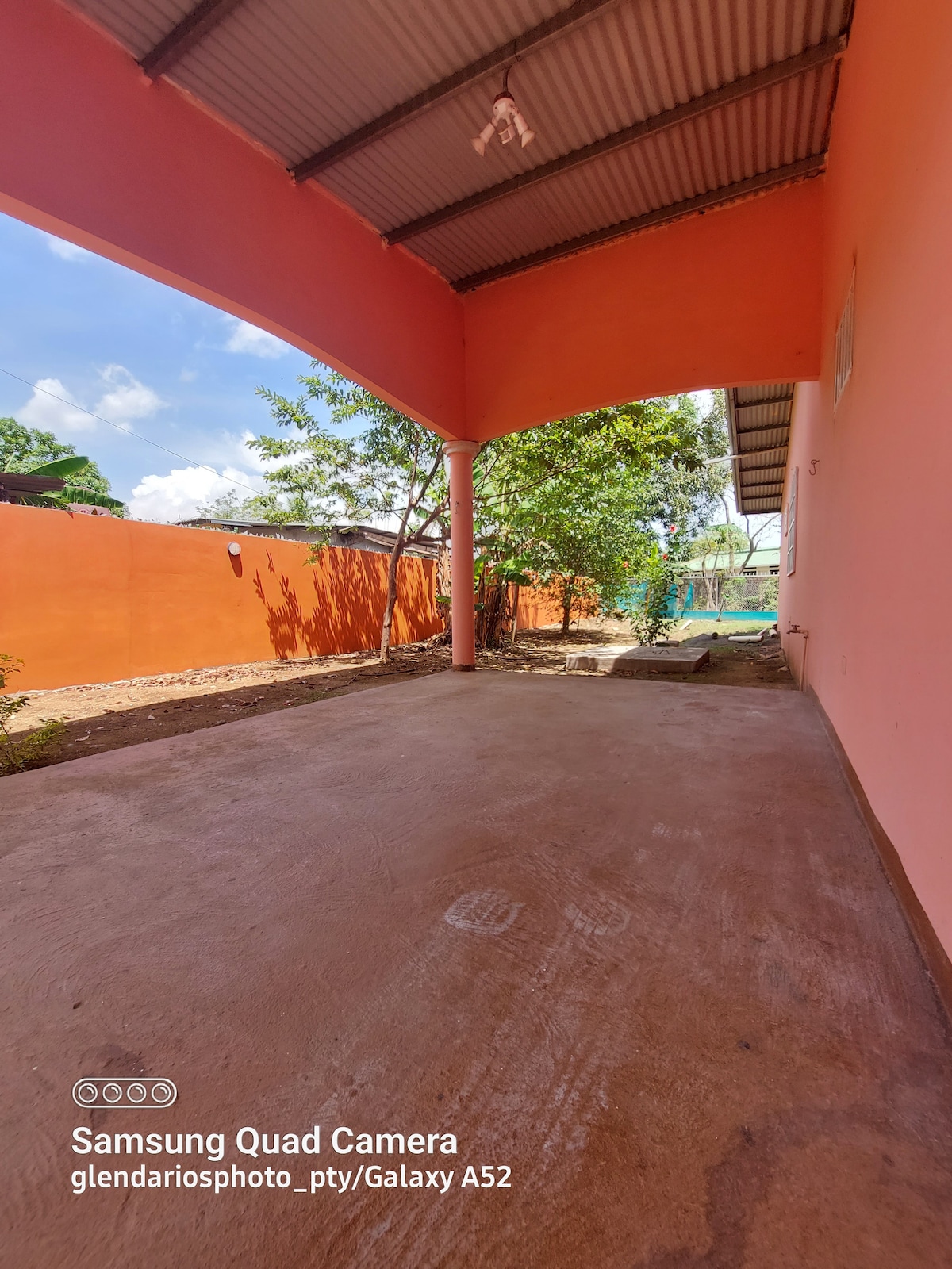 Shared garage image 1 at Habitación #2 Guayaba in David