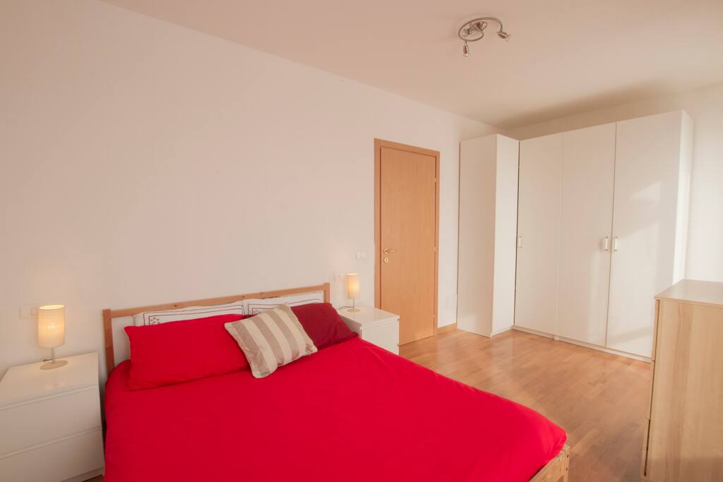 Camera con letto matrimoniale con terrazza - Bedroom with queen-size bed with terrace