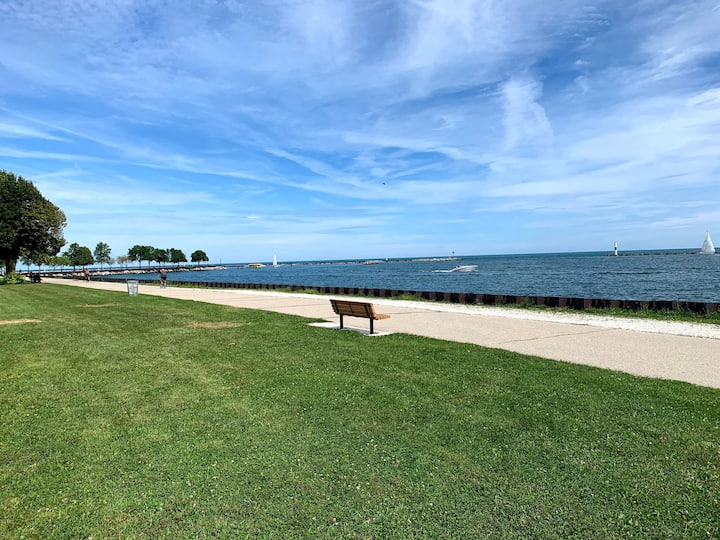 veteran's park overlooking water
