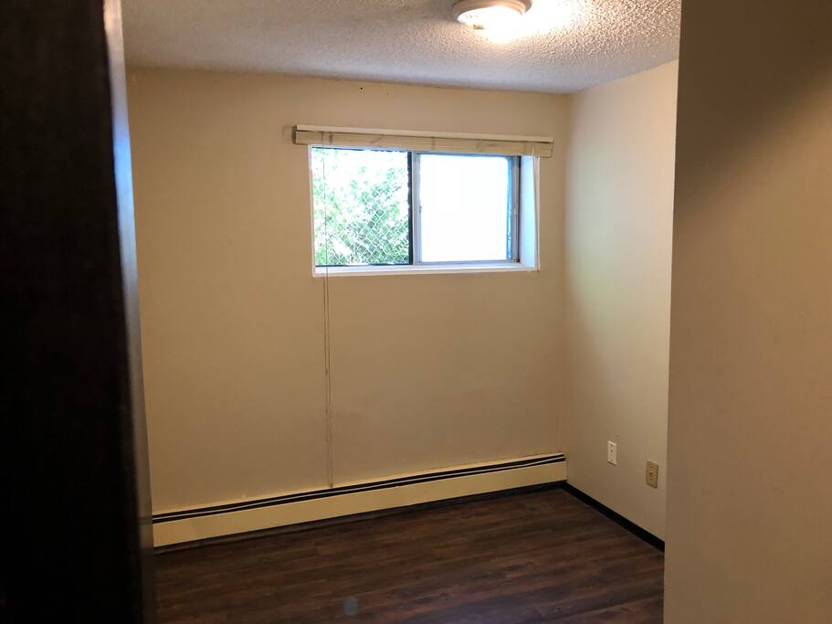 Extra bedroom so you can bring your own air mattress for your kids or loved ones. Byob.