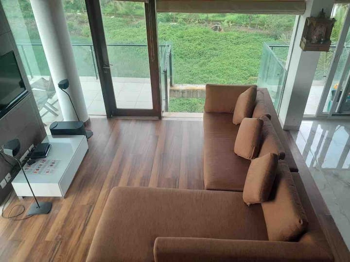 Living room image 7