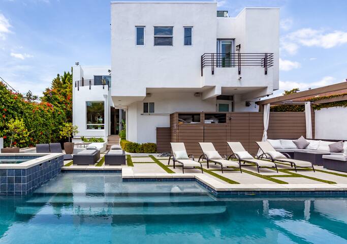 Luxurious Architectural Villa Prime West Hollywood gallery image 4