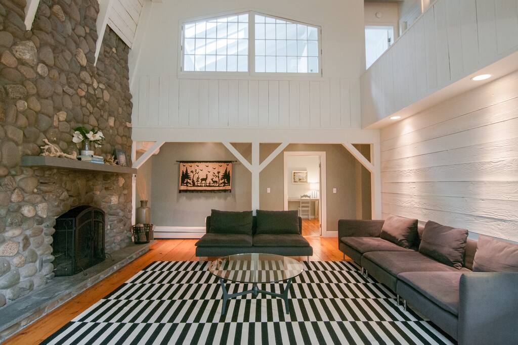 Living Room with 40' vaulted ceilings & a bluetooth airplay enabled stereo.