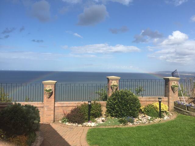 Cosy Colwyn room with a spectacular sea view