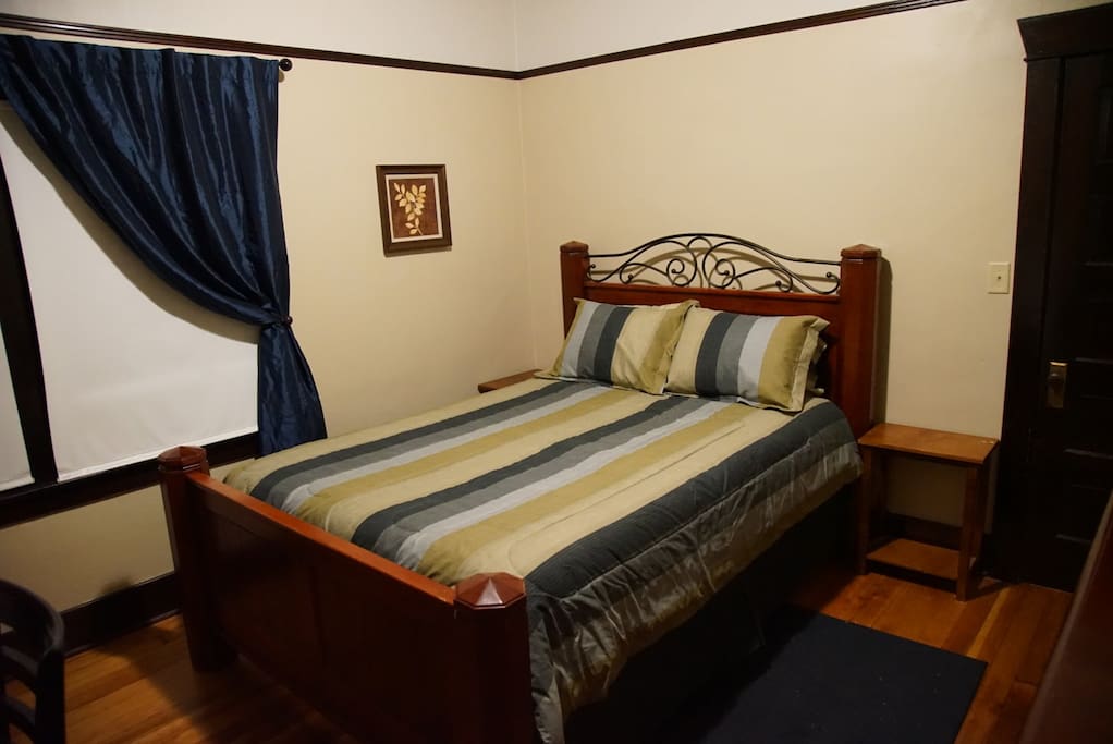 Bedroom with queen size bed